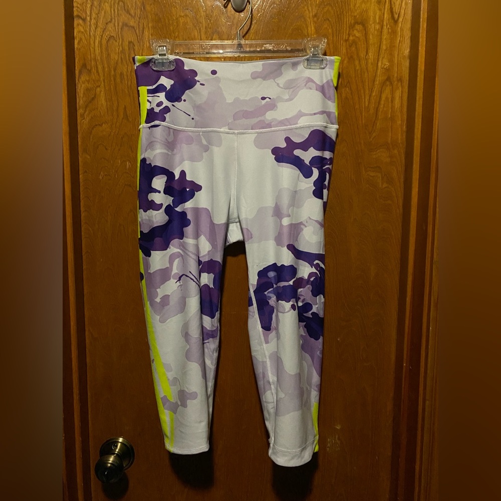 Peloton Capri Leggings WITH brand